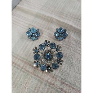 Vtg 50s 60s Brooch & Screw Back Earring Set, Blue Rhinestones, Silver Tone